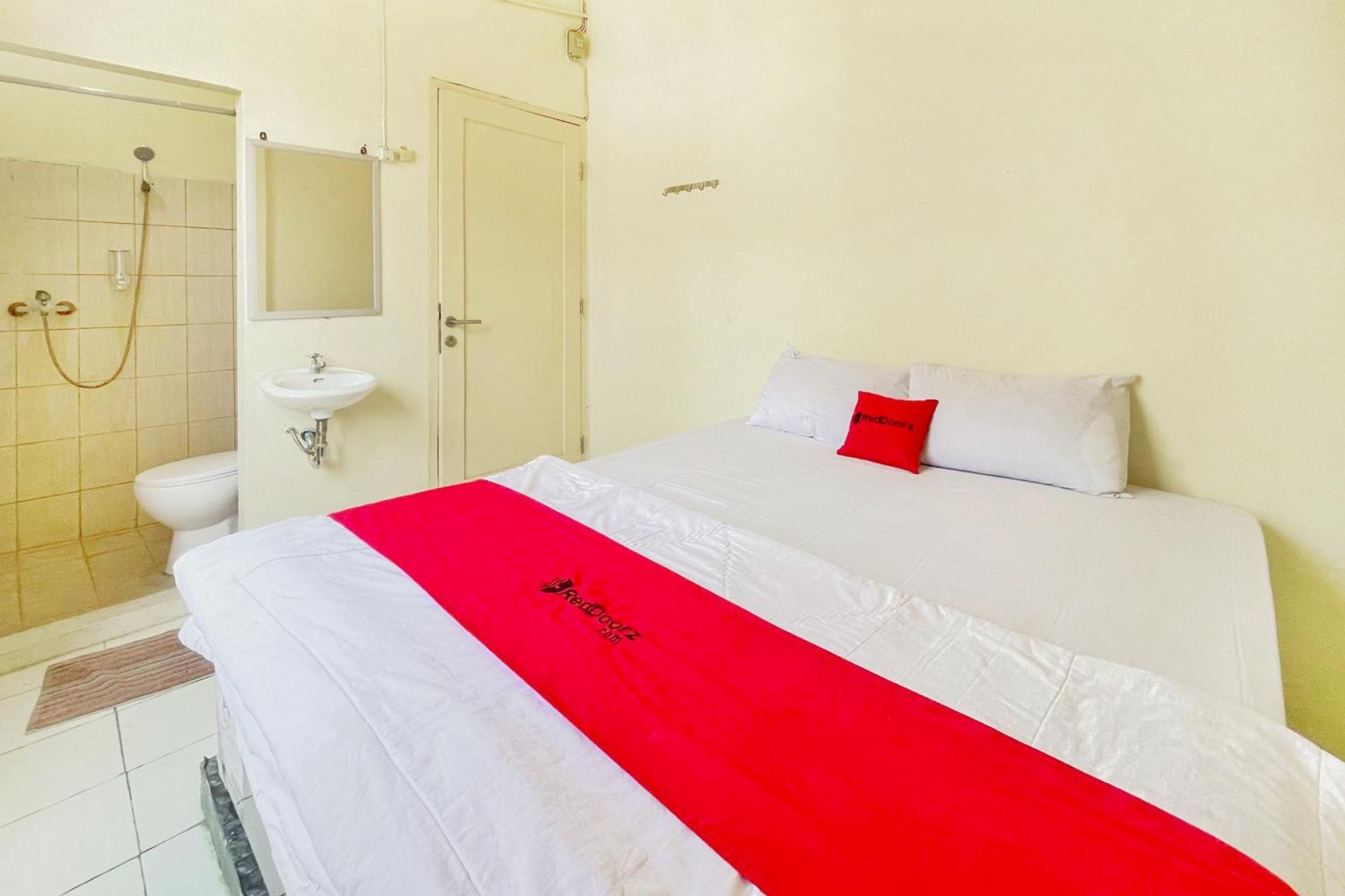 Hotel Reddoorz Near Soekarno Hatta Airport 3 2*