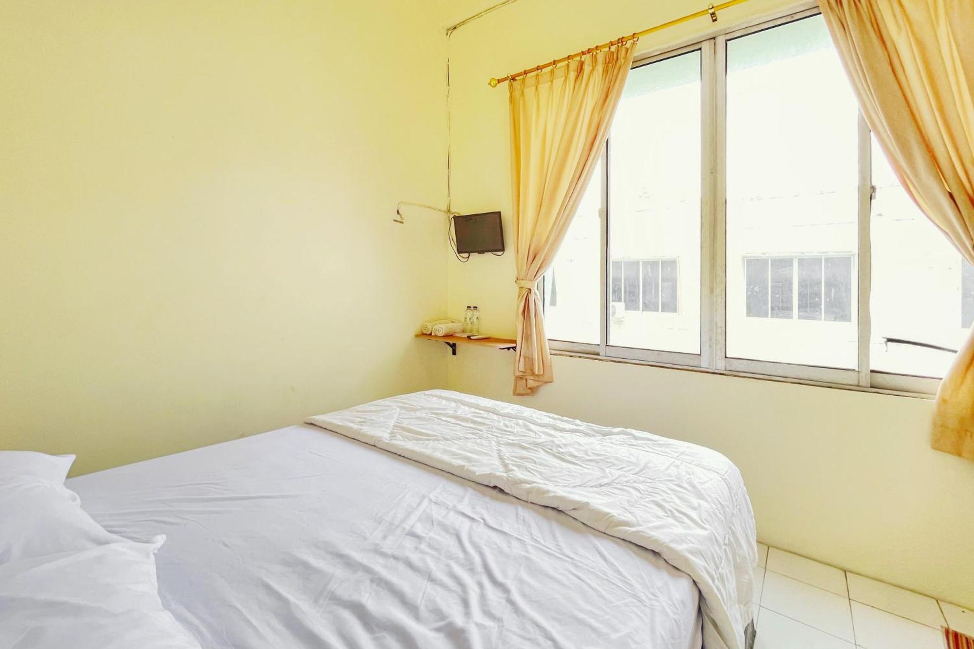 Hotel Reddoorz Near Soekarno Hatta Airport 3 2*
